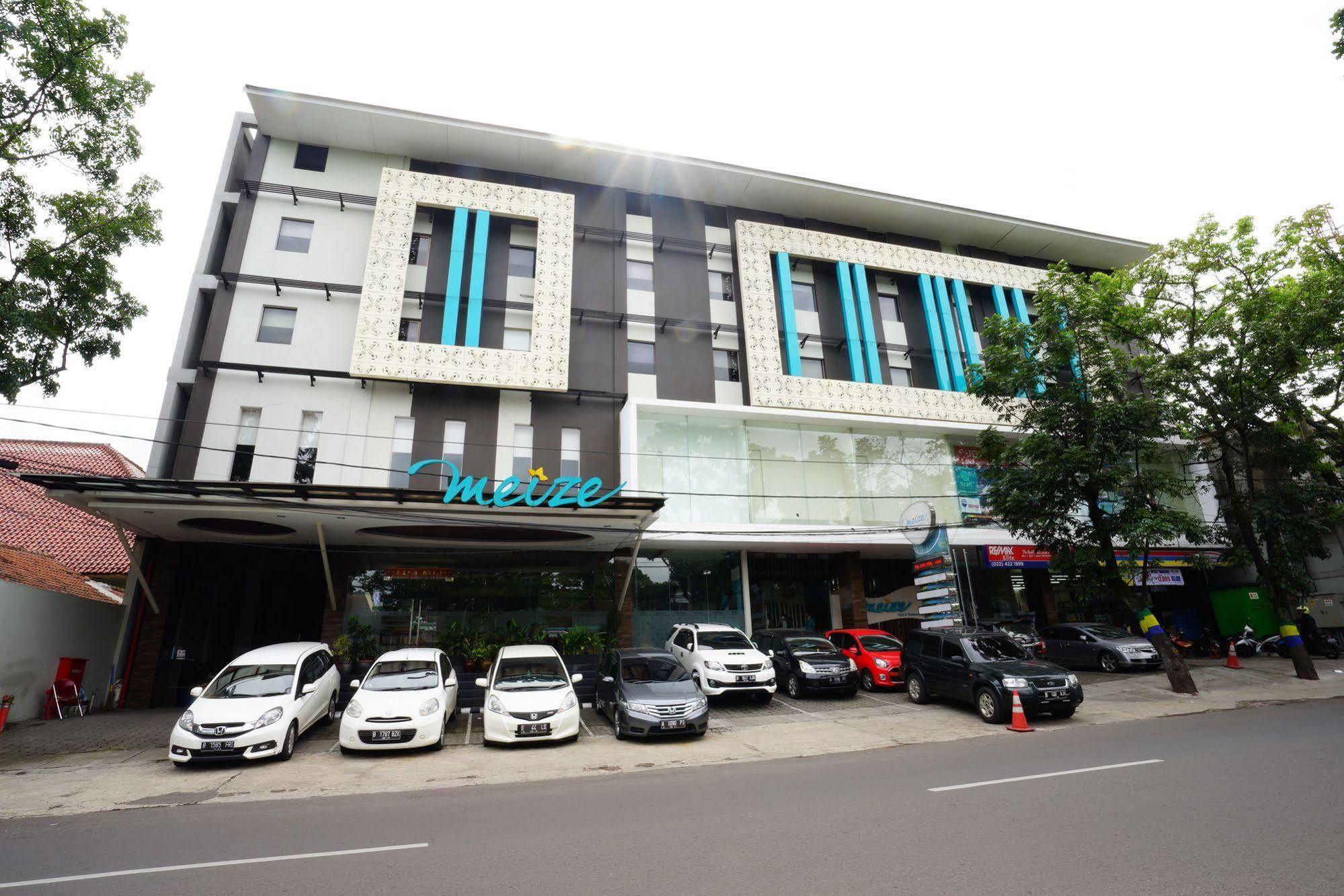 ไมเซ โฮเต็ล บันดัง Hotel บันดุง ภายนอก รูปภาพ