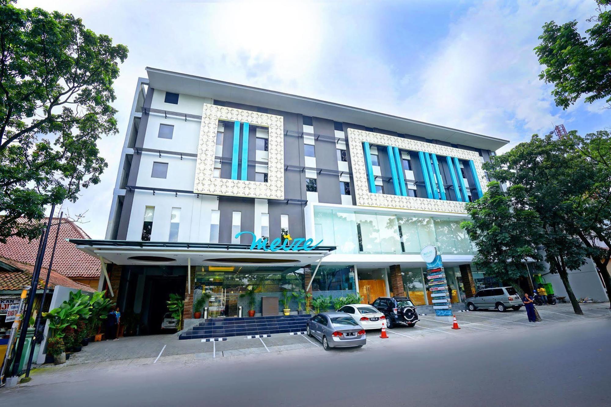 ไมเซ โฮเต็ล บันดัง Hotel บันดุง ภายนอก รูปภาพ